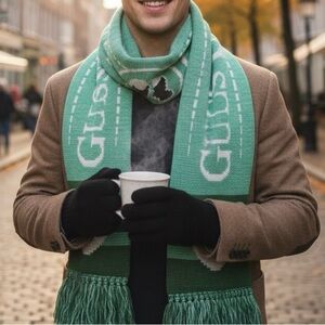 Guinness Official Merchandise Green Shamrock Knit Scarf